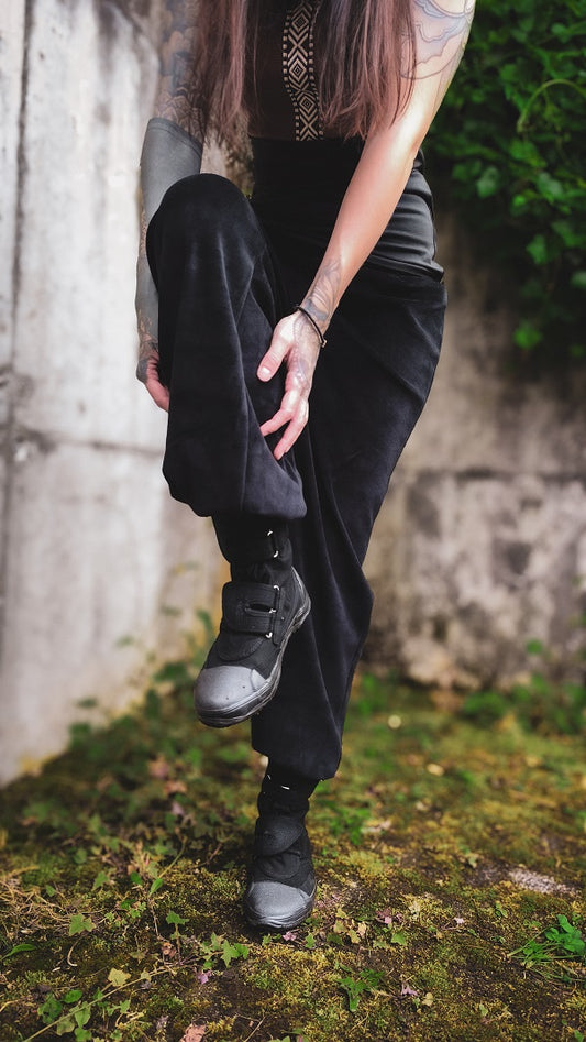 Nicki Pluderhose Schwarz
