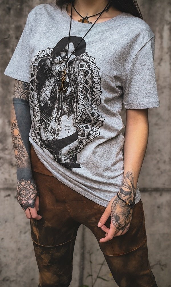 Graues T-Shirt mit Mandala Aufdruck